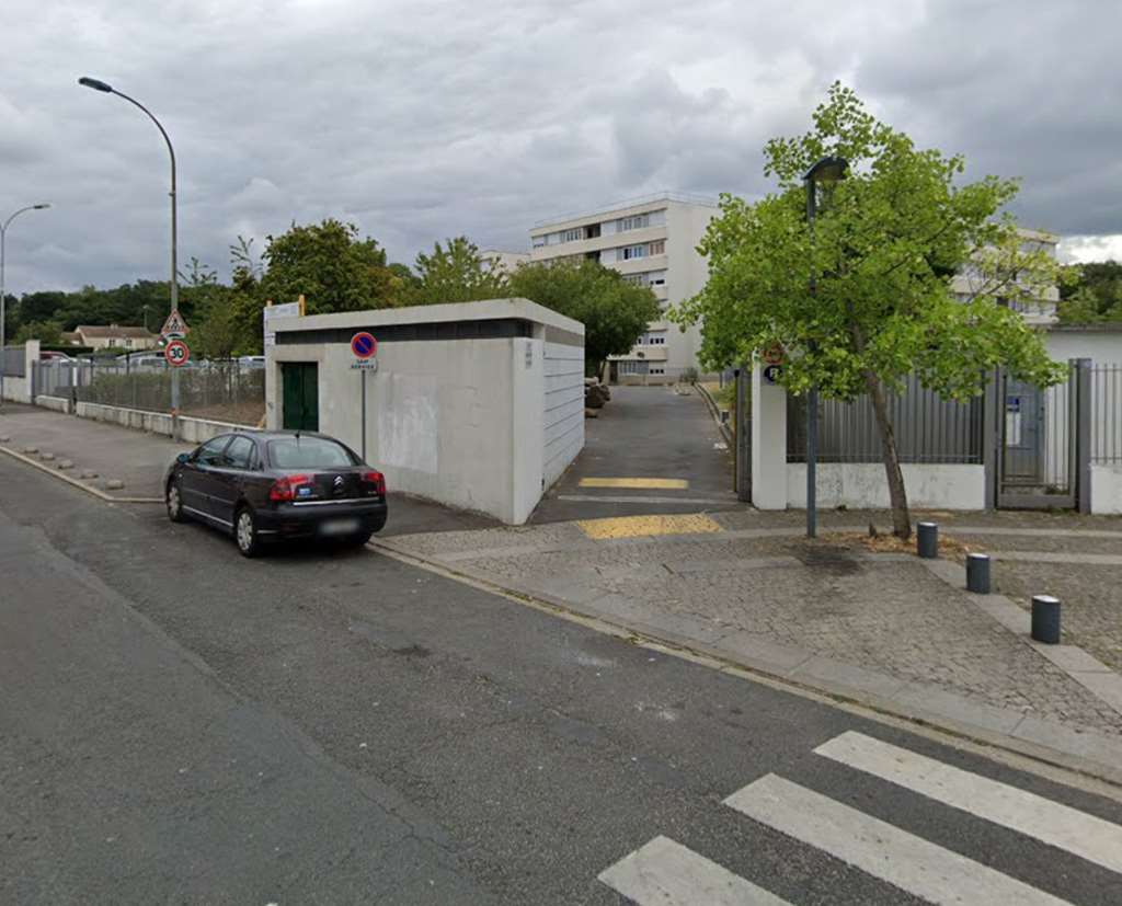 Vignette parking Poissy - Stade Léo Lagrange - Piscine Saint-Exupéry