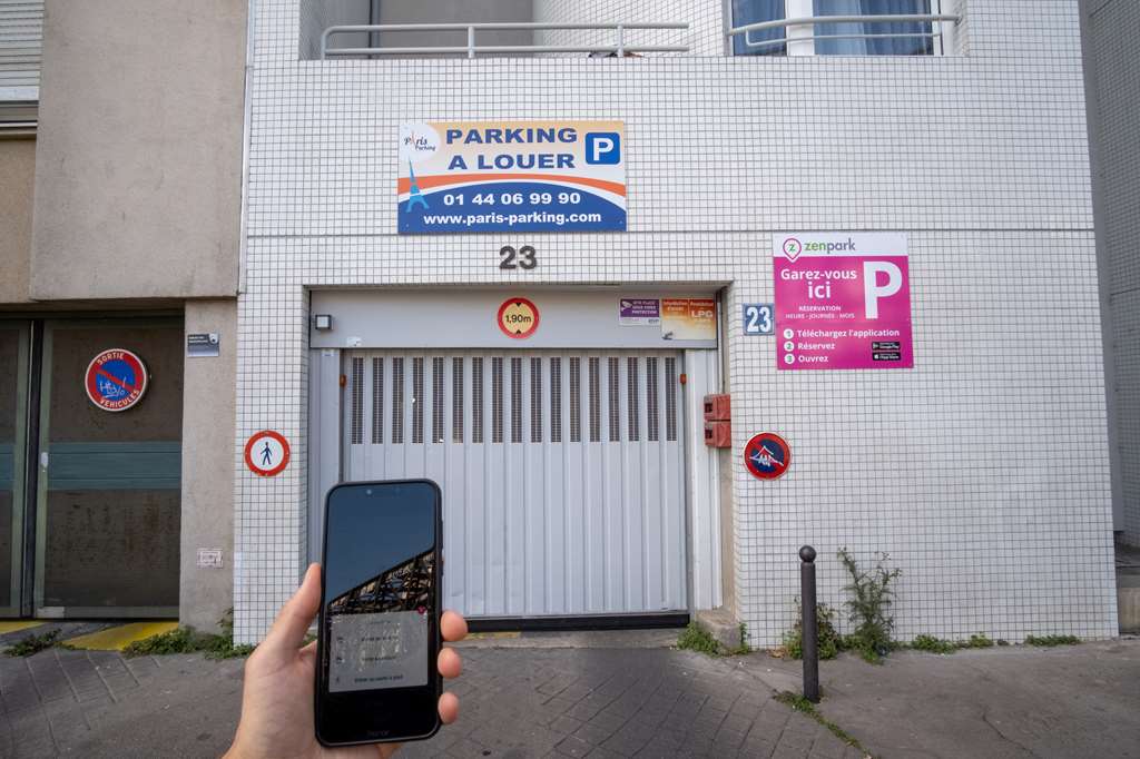 Paris - Corentin Cariou - Canal de l'Ourcq - Parking réservable en ligne - Paris