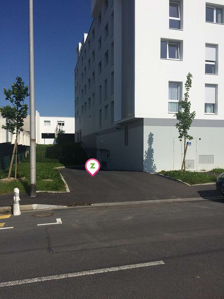 Caen - Côte de Nâcre - Avenue de Thiès - Parking réservable en ligne - Caen