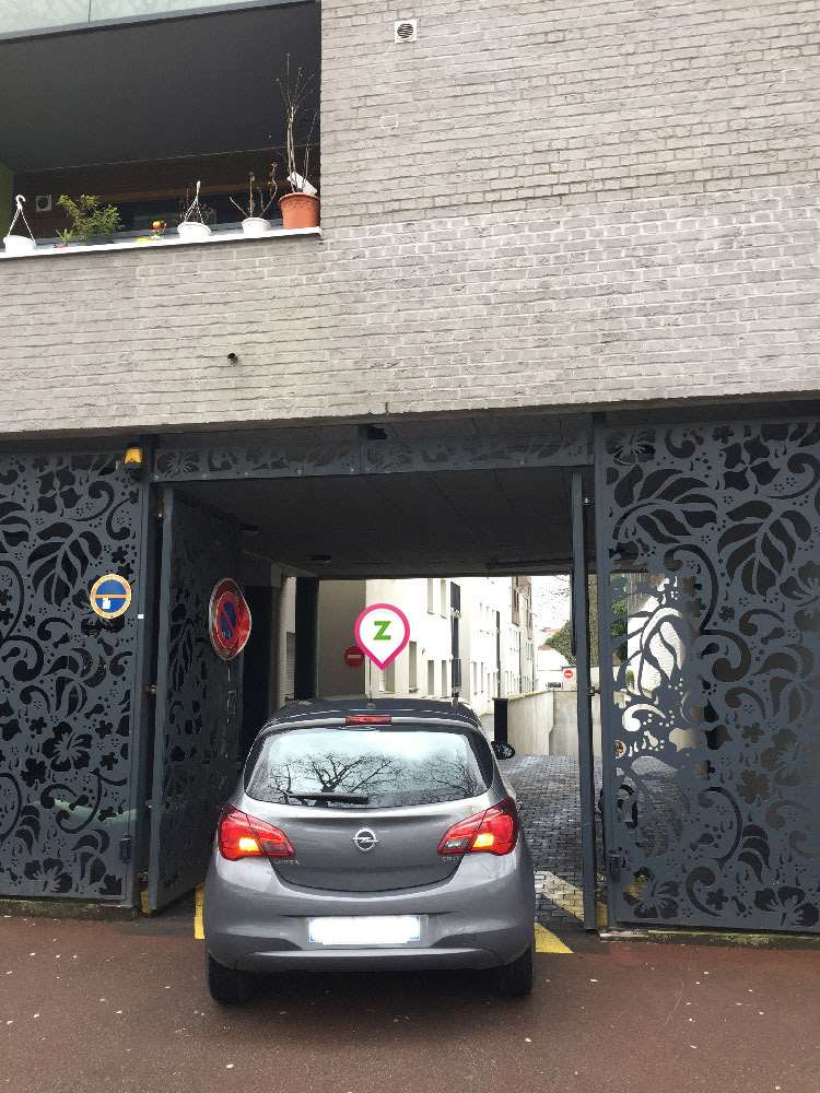 Lille - Wazemmes - Victor-Hugo - Parking réservable en ligne - Lille