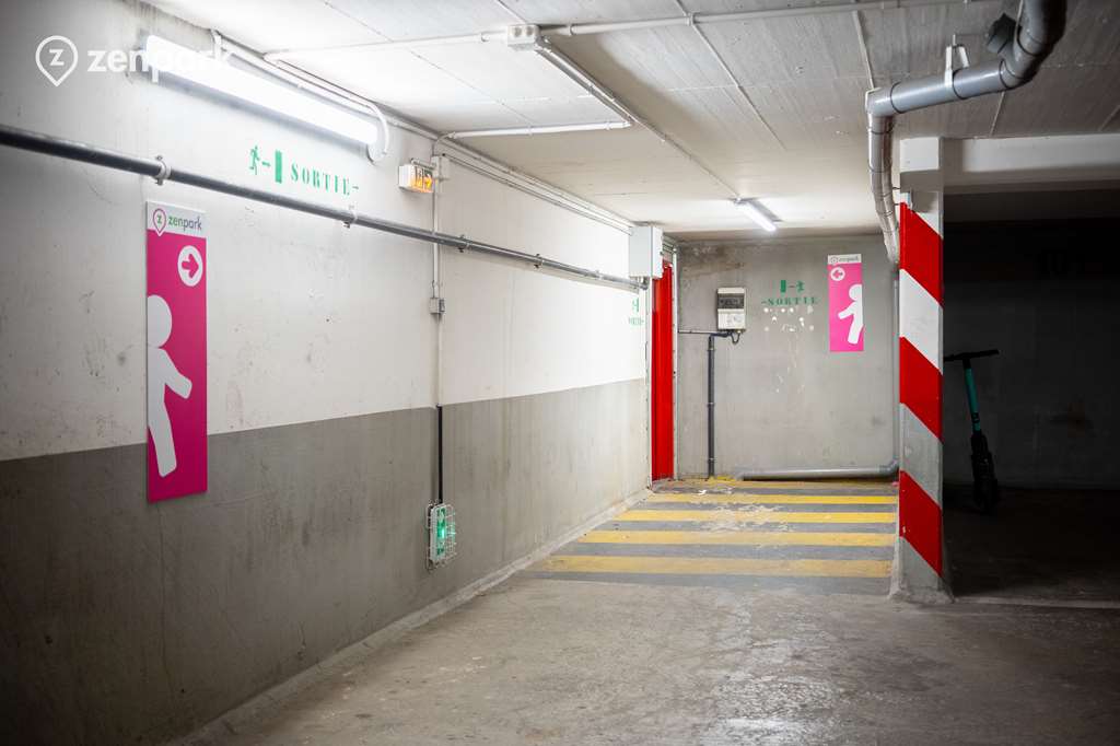 Paris - Gare de Lyon - Collège Paul Verlaine - Parking réservable en ligne - Paris