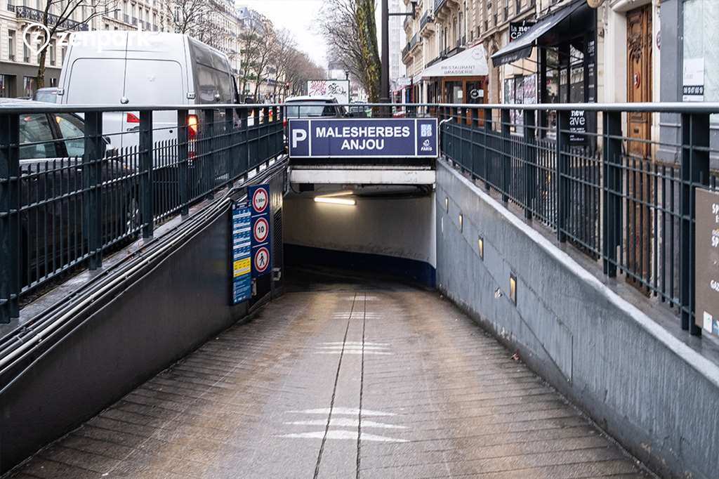 Paris - Madeleine - Boulevard Malesherbes - Parking réservable en ligne - Paris