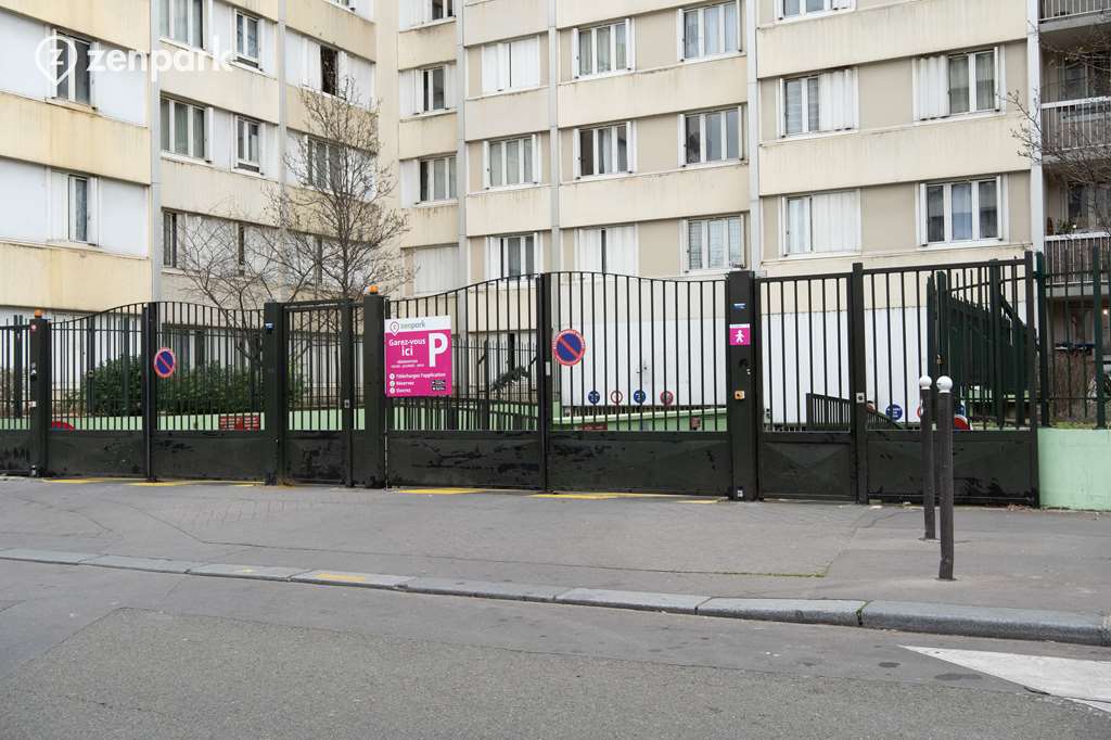 Paris - Corentin Cariou - Gare Rosa Parks - Parking réservable en ligne - Paris