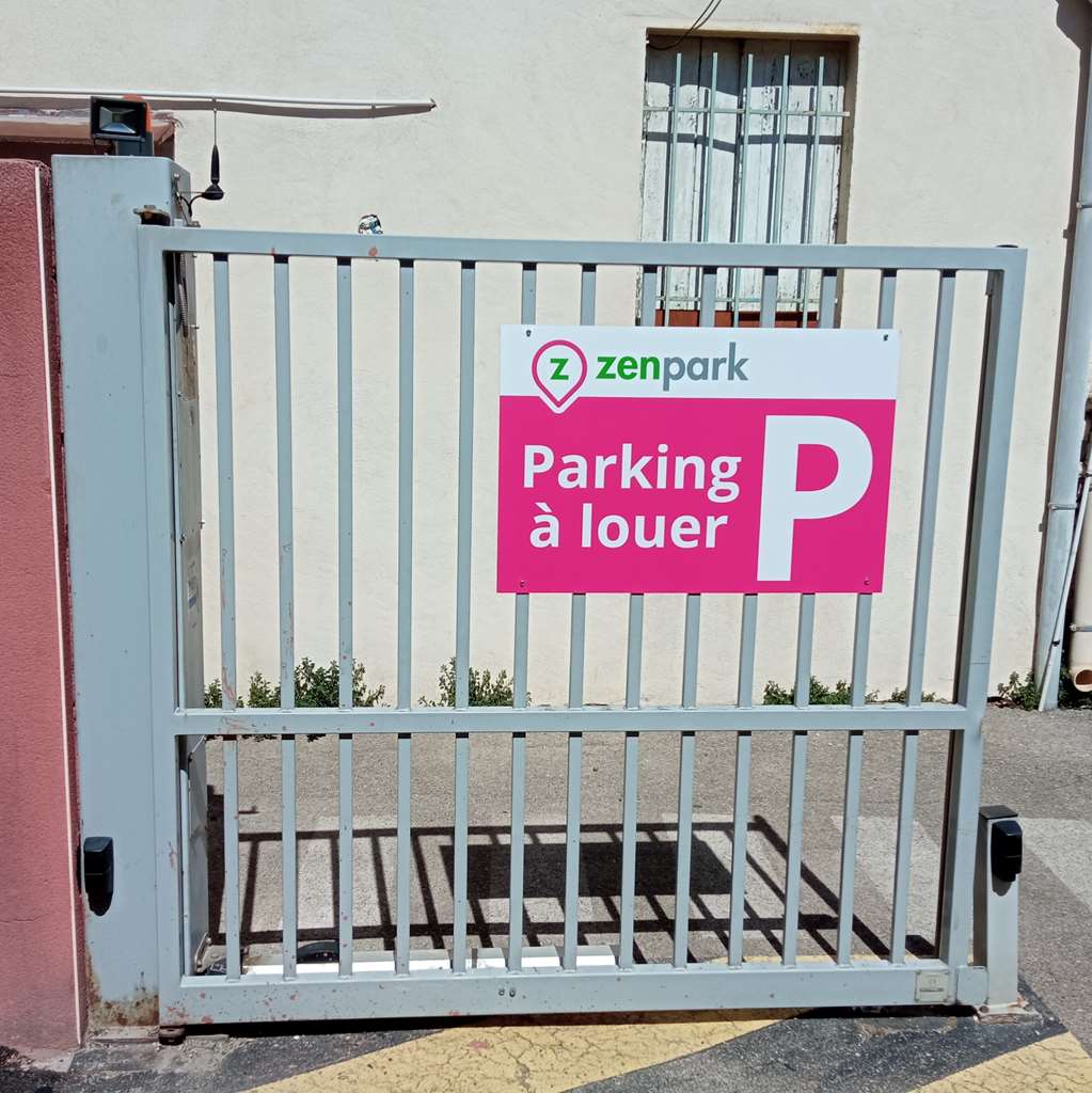 Vignette parking Nîmes - Musée du Chemin de Fer - Cimetière Saint-Baudile
