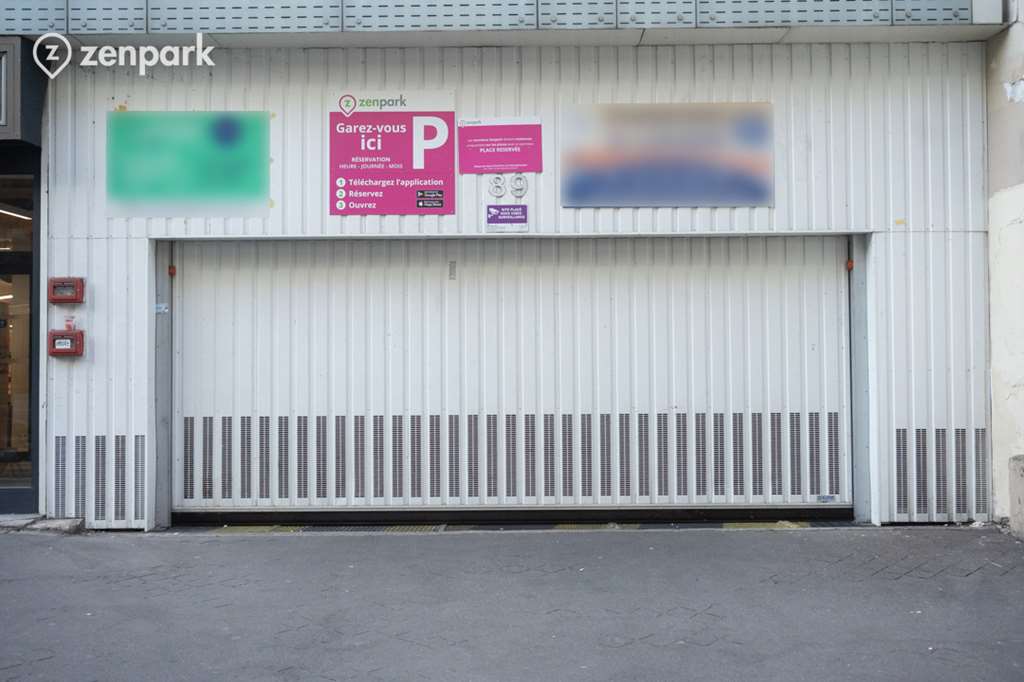 Paris - Parc des Buttes-Chaumont - Rue de Meaux - Parking réservable en ligne - Paris