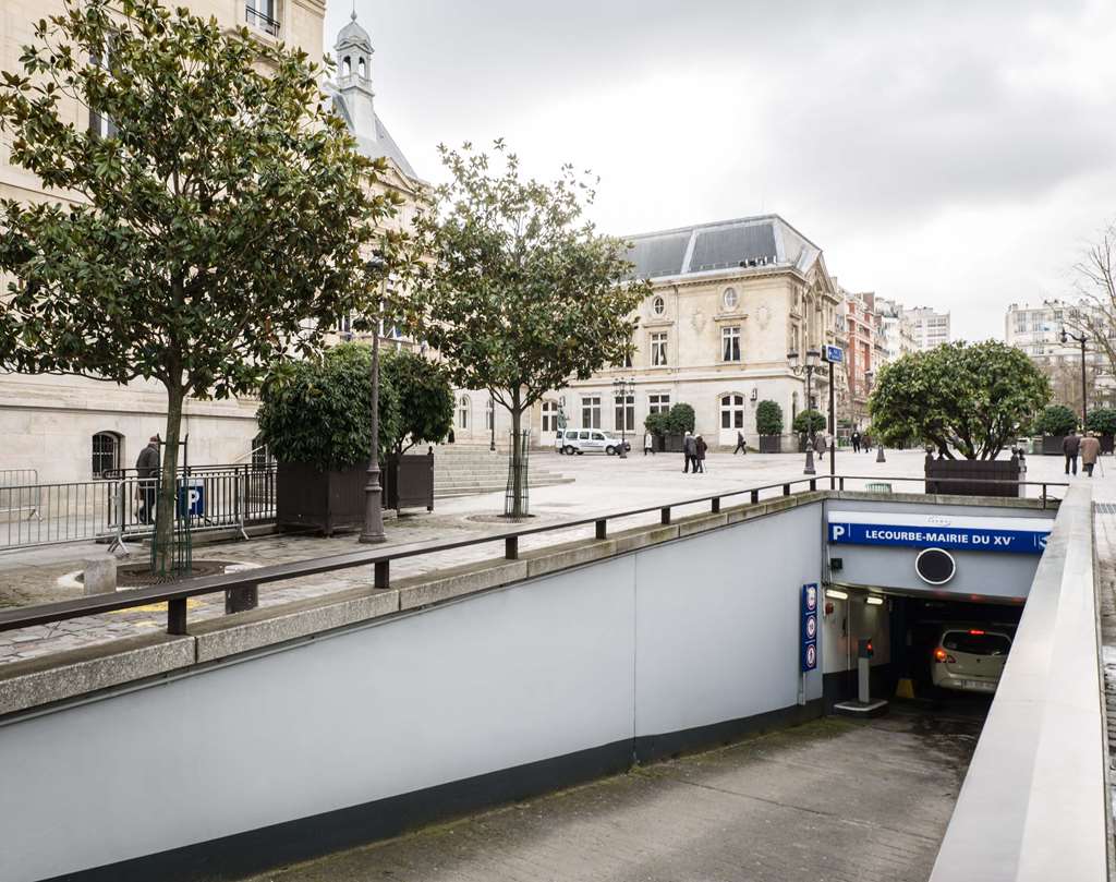 Parking Saemes Mairie du 15ème - Lecourbe - Parking réservable en ligne - Paris