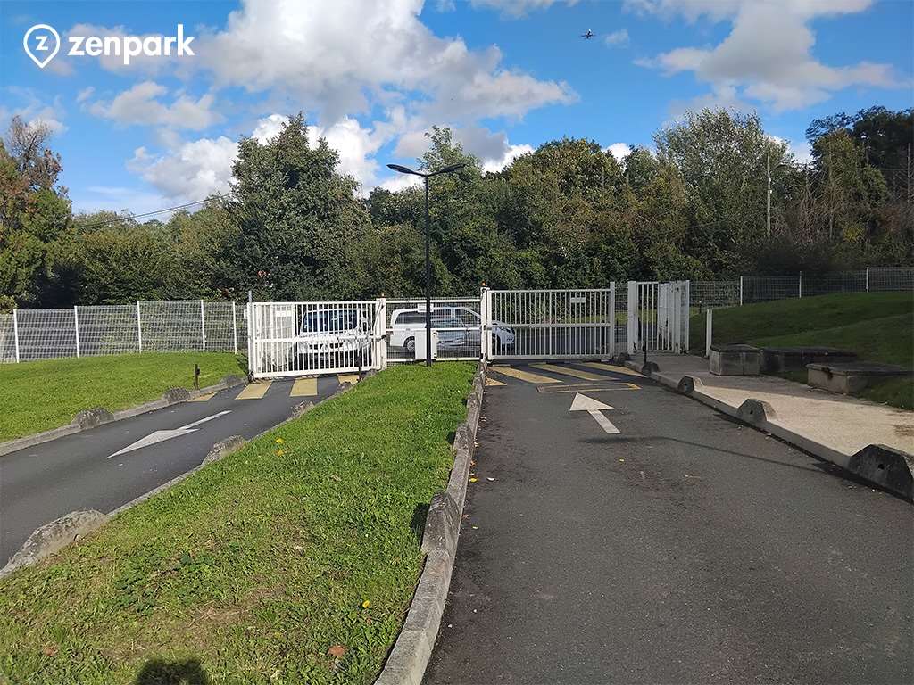 Limeil-Brévannes - Avenue de Valenton - Parc de Limeil - Parking réservable en ligne - Limeil-Brévannes